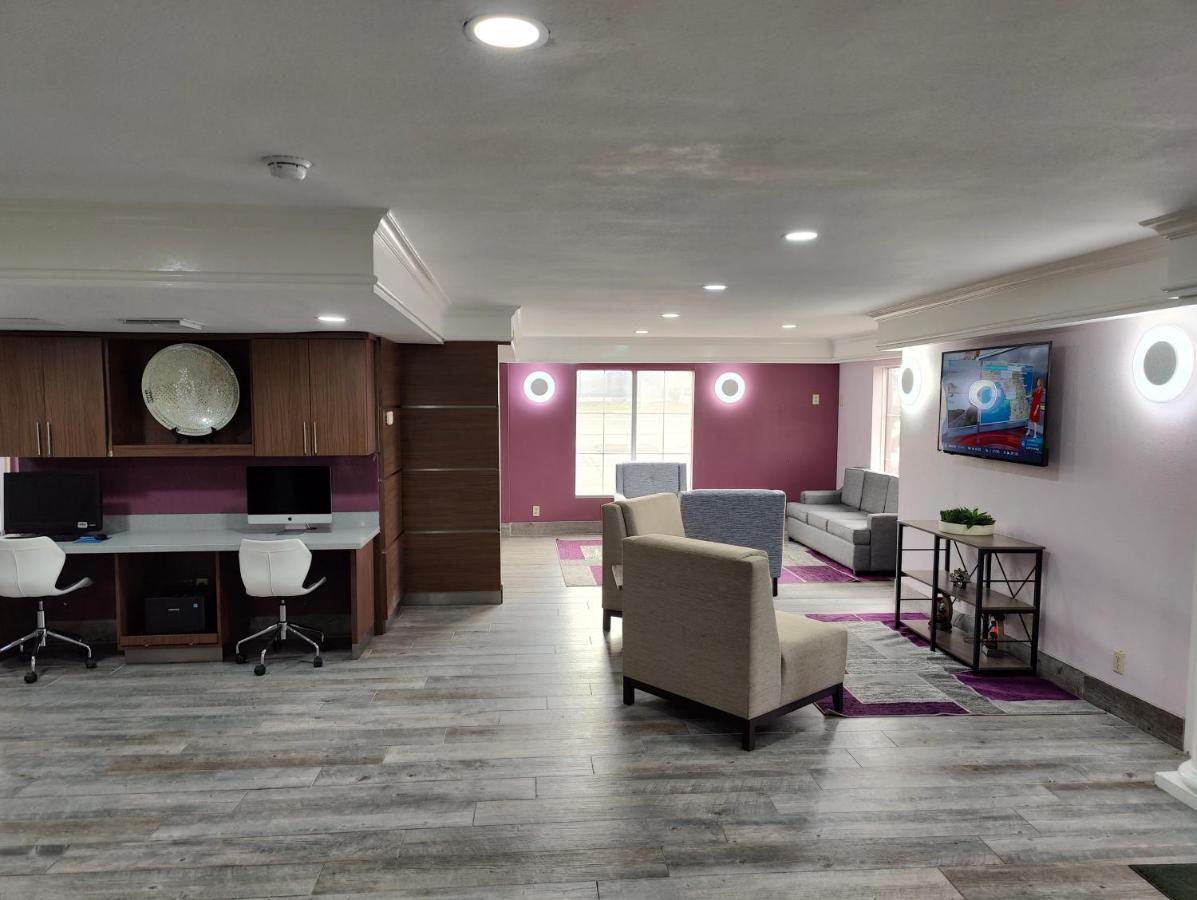 La Quinta Inn By Wyndham Kansas City Ленекса Екстериор снимка
