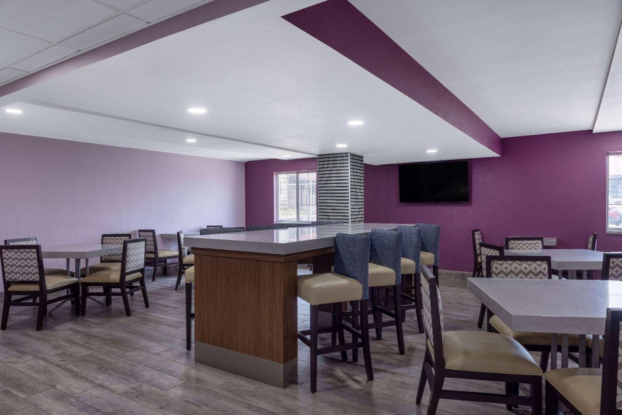 La Quinta Inn By Wyndham Kansas City Ленекса Екстериор снимка
