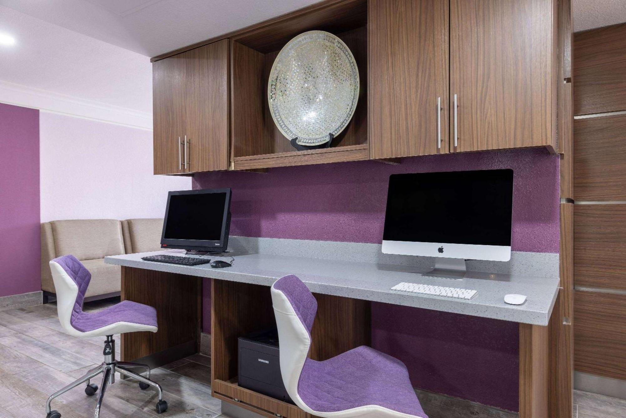 La Quinta Inn By Wyndham Kansas City Ленекса Екстериор снимка