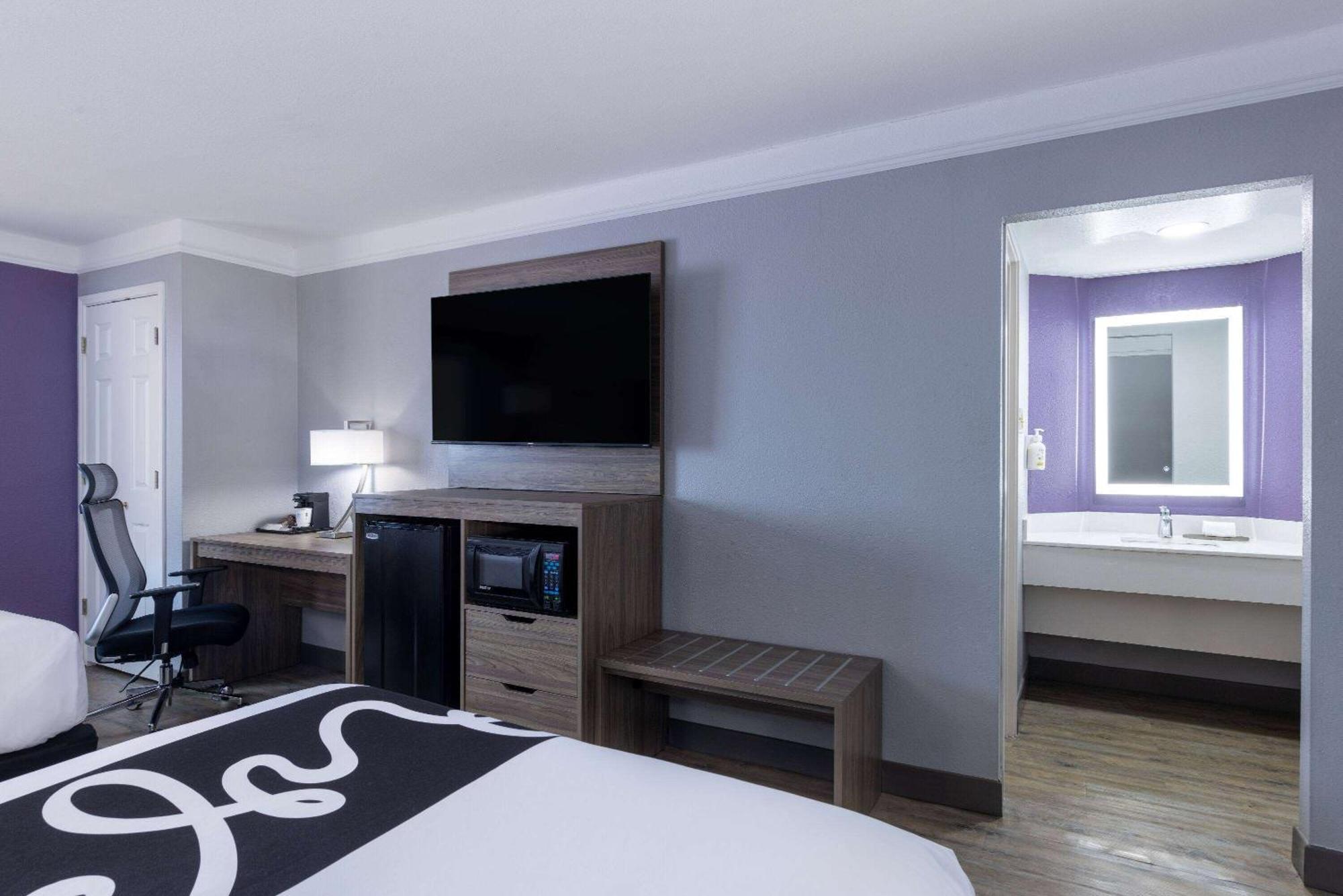 La Quinta Inn By Wyndham Kansas City Ленекса Екстериор снимка