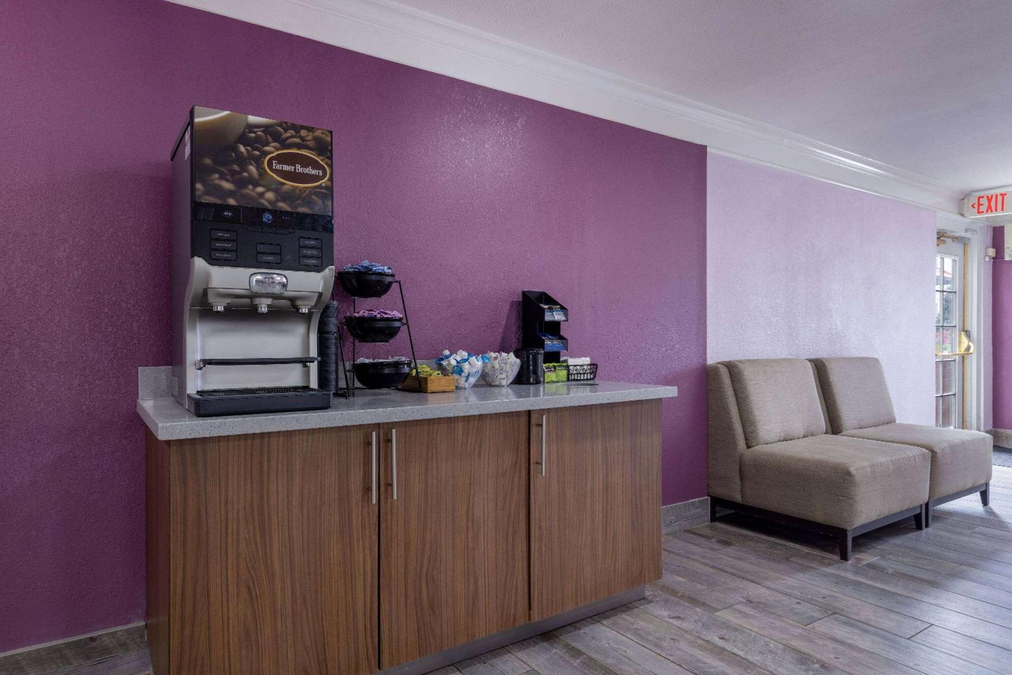 La Quinta Inn By Wyndham Kansas City Ленекса Екстериор снимка