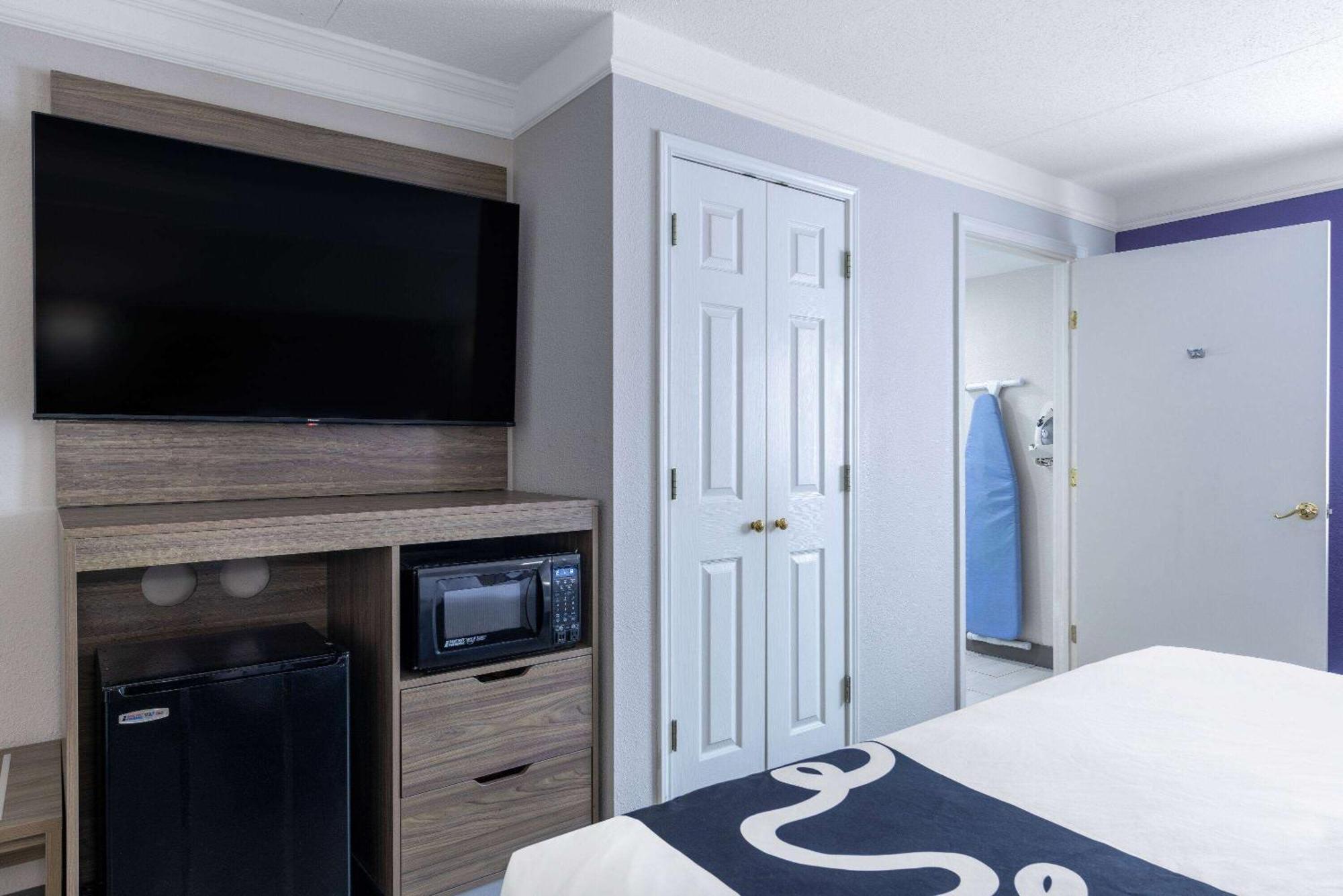 La Quinta Inn By Wyndham Kansas City Ленекса Екстериор снимка