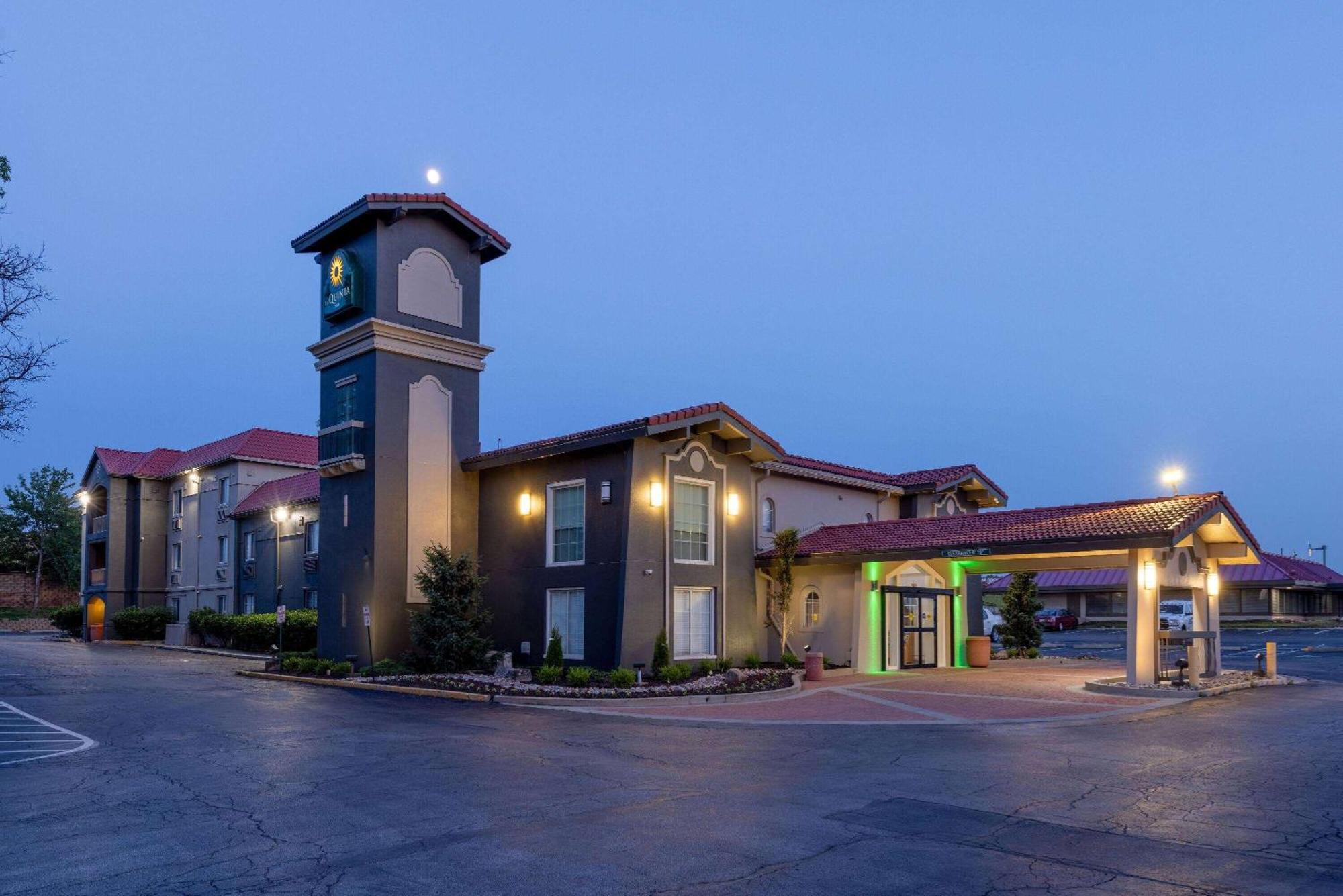 La Quinta Inn By Wyndham Kansas City Ленекса Екстериор снимка