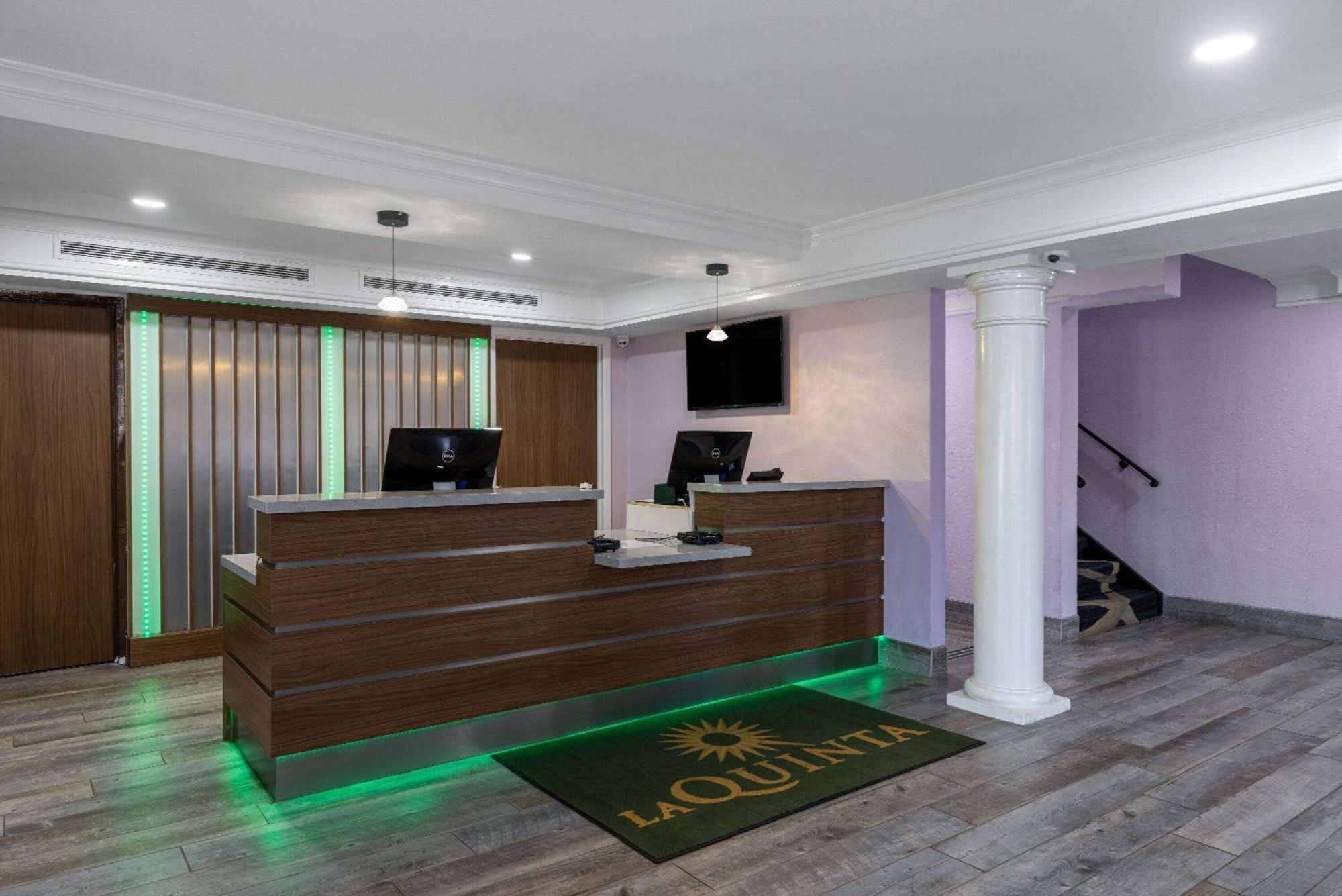 La Quinta Inn By Wyndham Kansas City Ленекса Екстериор снимка