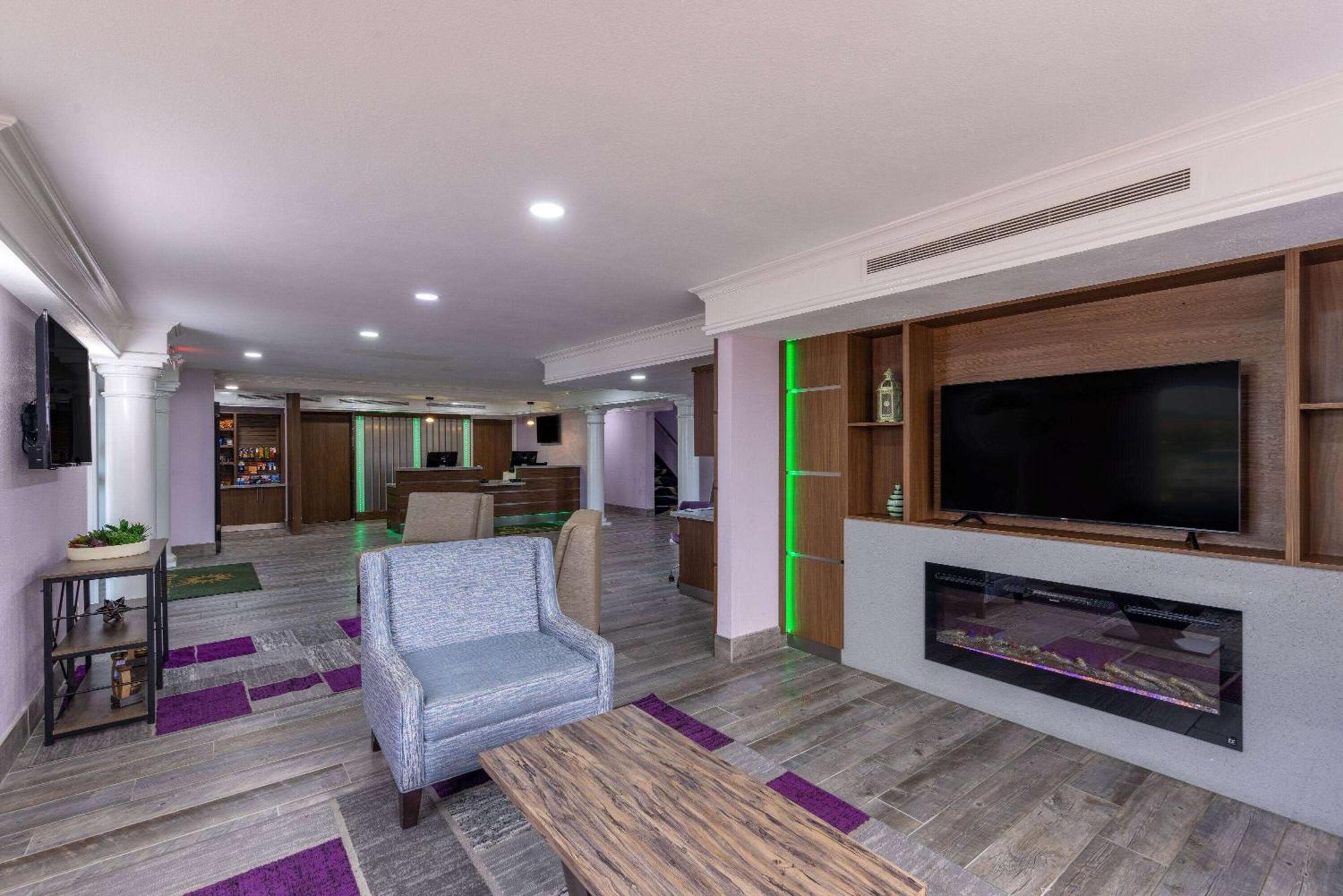 La Quinta Inn By Wyndham Kansas City Ленекса Екстериор снимка